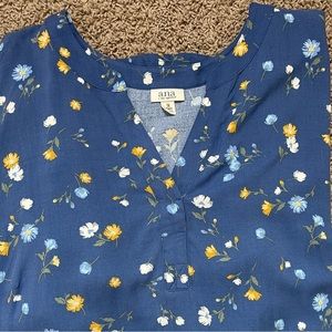 Ana Dress 1X Relaxed Fit Oversized Short Sleeve Blue Flora V‎ Neck Midi Length